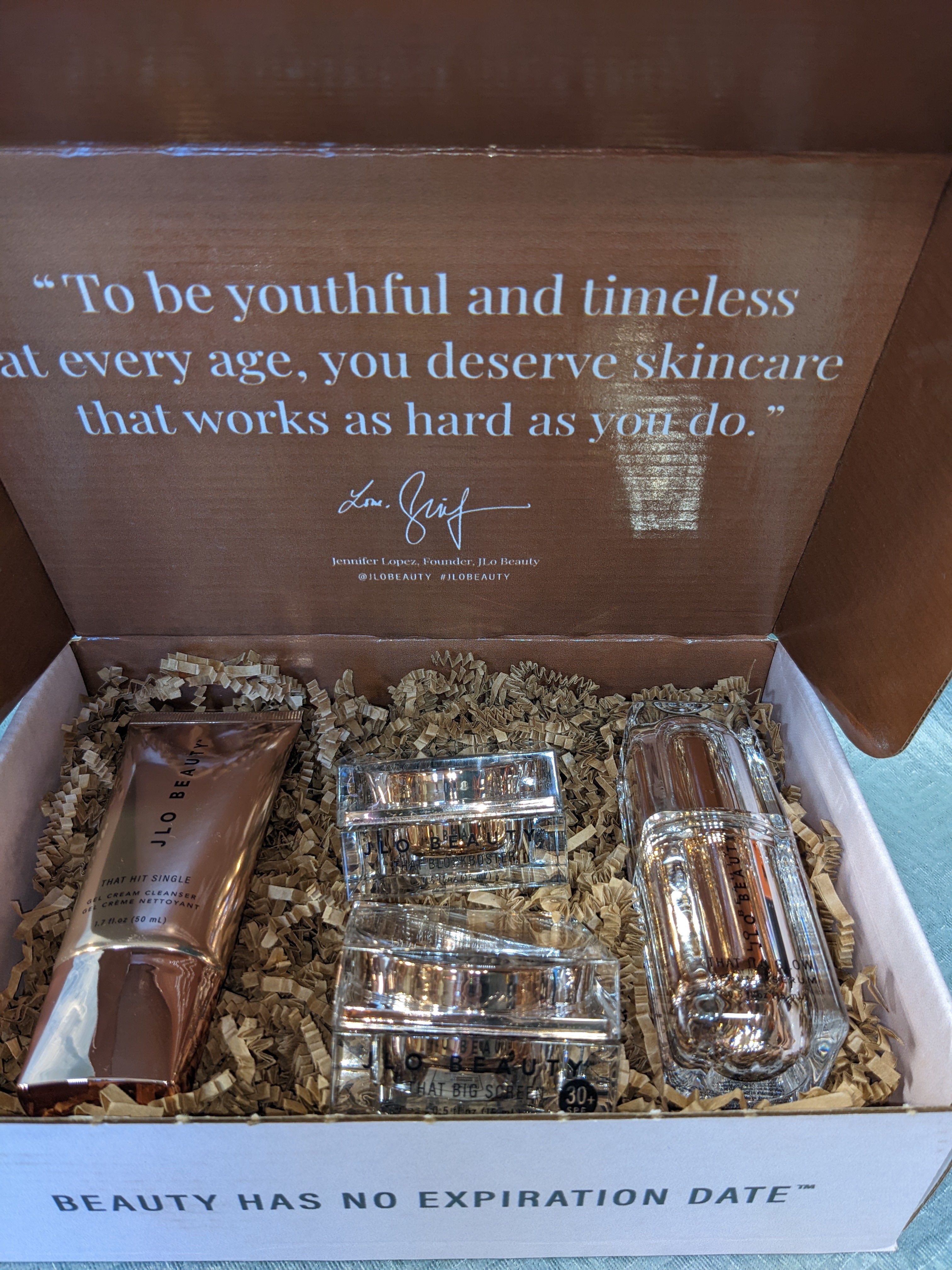 That JLo Essentials Kit (Serum, Gel Cream Cleanser, Hydrating Cream, Broad Spectrum SPF) (7510514434286)